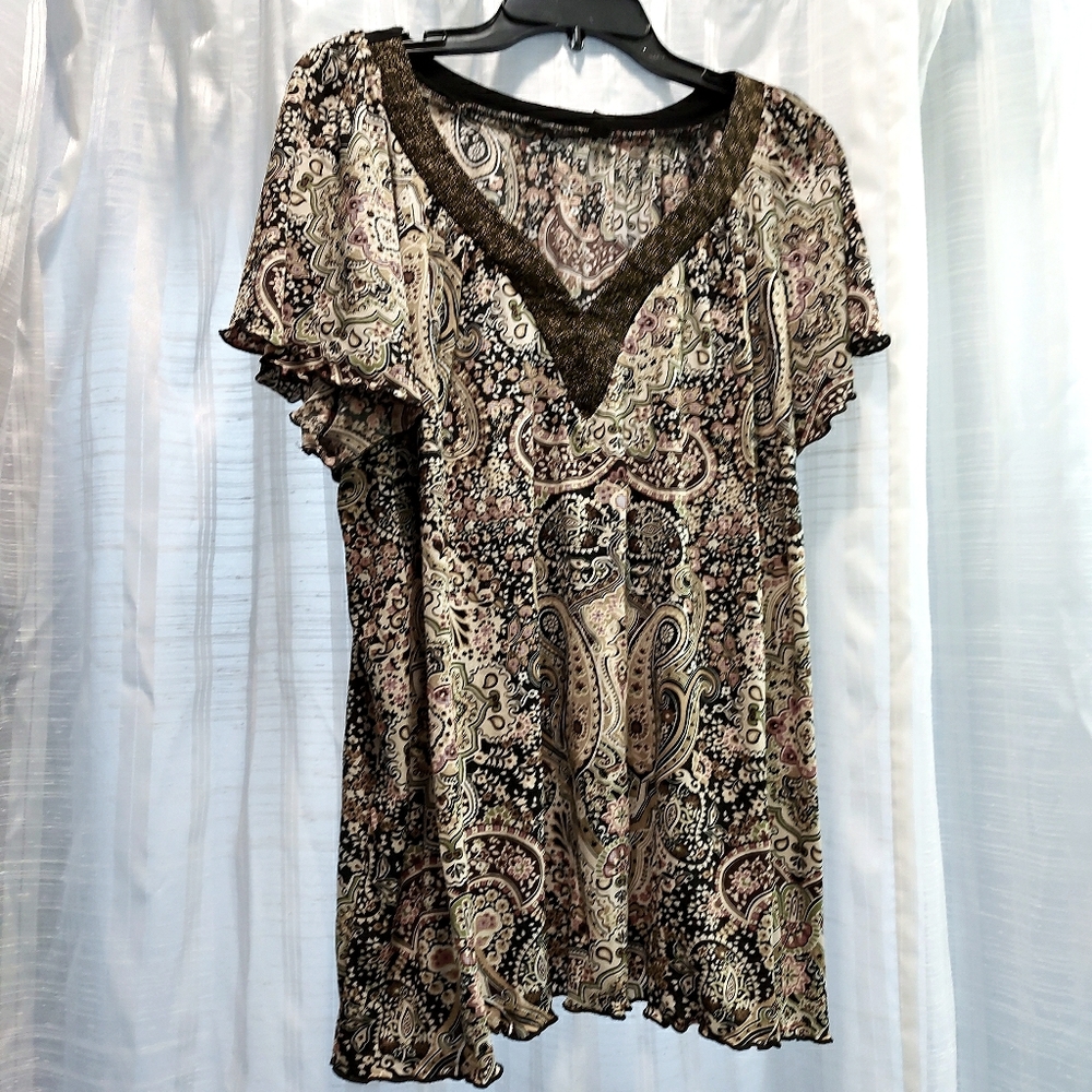 3/$50 💚 Lovely top Size 26/28